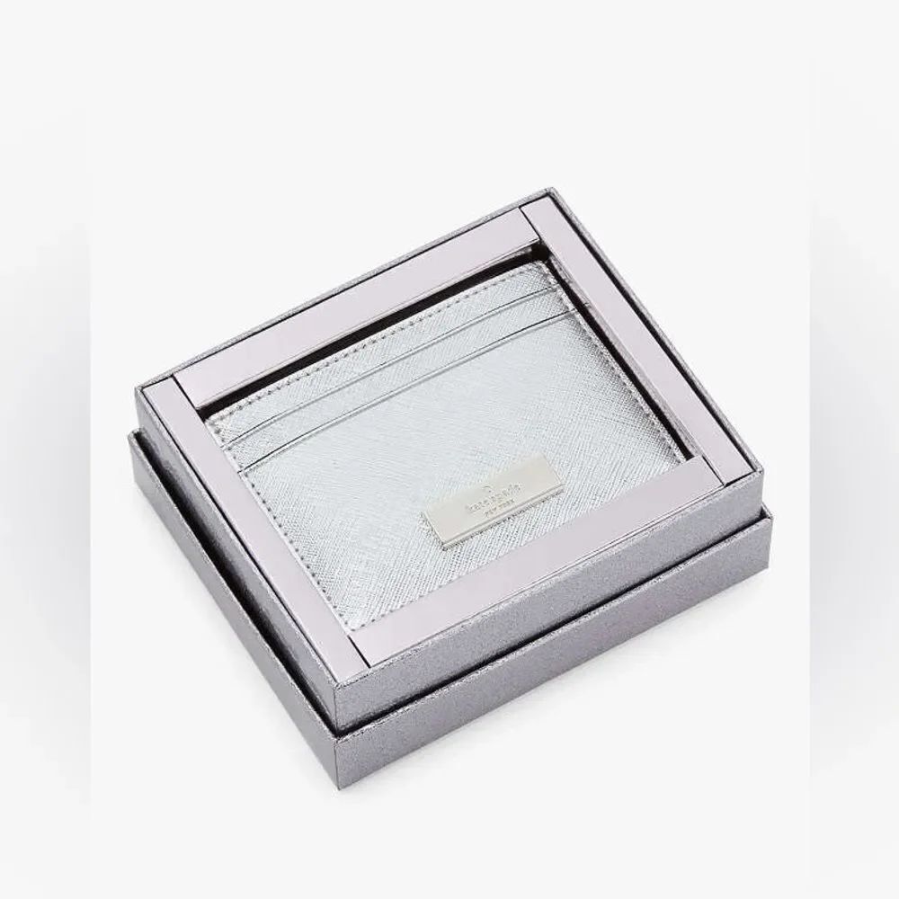 New! Kate Spade Kenzie Boxed Metallic Lunar Lights Small Cardholder
NWT MSRP $99